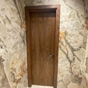 Porte Intérieure Pleine en Noyer Massif – Élégance Discrète et Qualité Supérieure